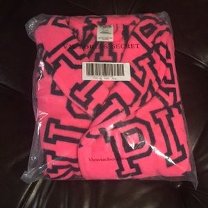 NEW Victoria's Secret ROBE